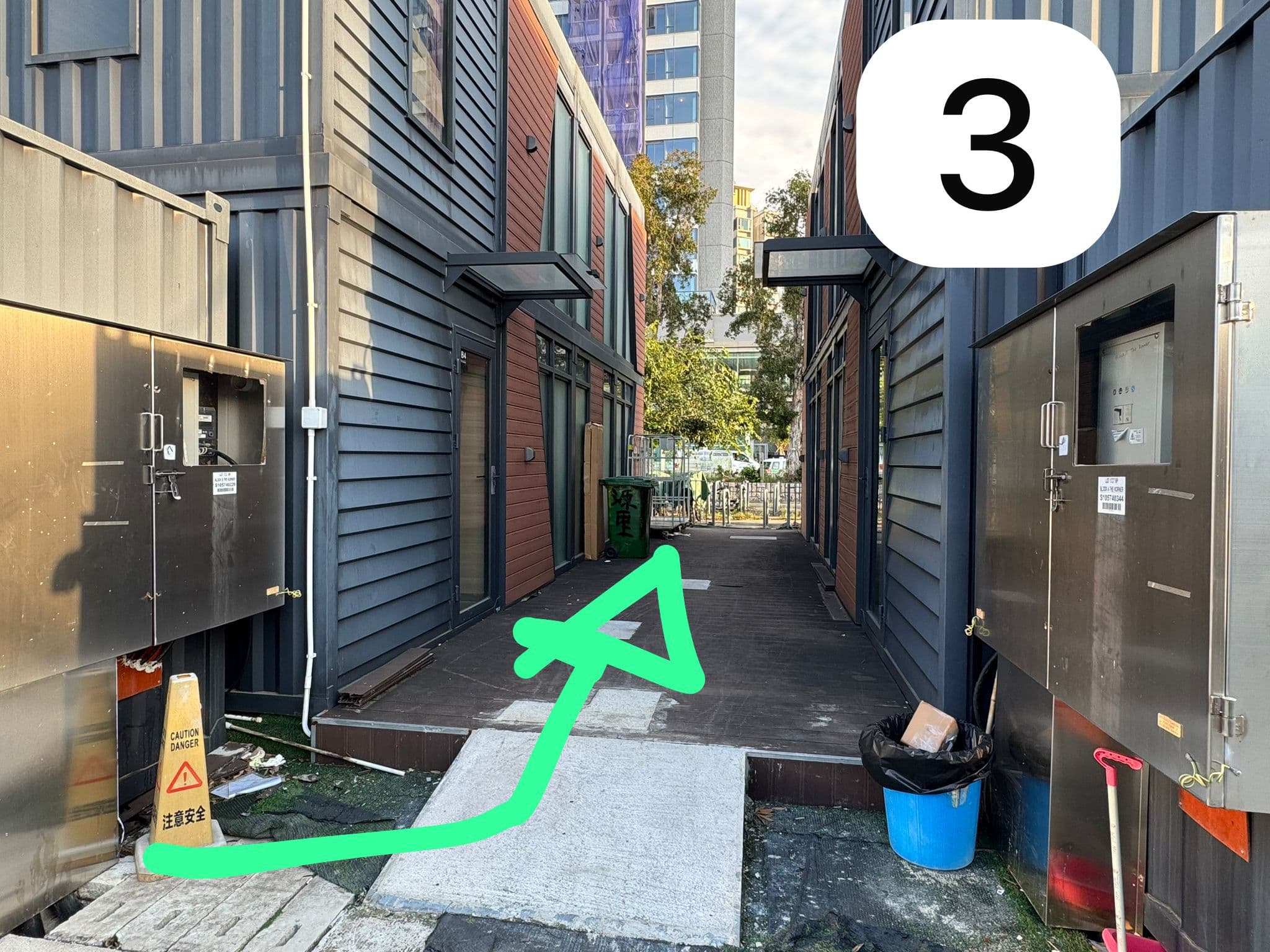 步驟三:貨倉區轉角